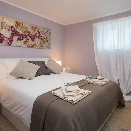 Apartmán Zlatin Dvor - For 3, Terrace, Center, At 5-min, Bike Friendly *