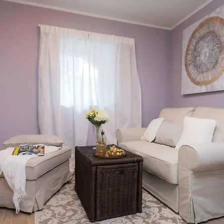 Apartmán Zlatin Dvor - For 3, Terrace, Center, At 5-min, Bike Friendly