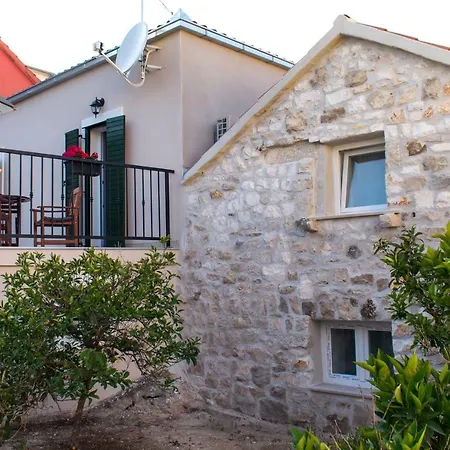 Zlatin Dvor - For 3, Terrace, Center, At 5-min, Bike Friendly Apartment