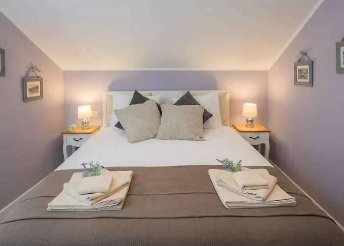 Apartamento Zlatin Dvor - For 3, Terrace, Center, At 5-min, Bike Friendly *