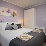 Apartment Zlatin Dvor - For 3, Terrace, Center, At 5-min, Bike Friendly