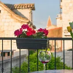 Zlatin Dvor - For 3, Terrace, Center, At 5-min, Bike Friendly Apartment