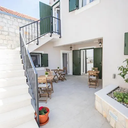 Zlatin Dvor - For 3, Terrace, Center, At 5-min, Bike Friendly Lejlighed Trogir