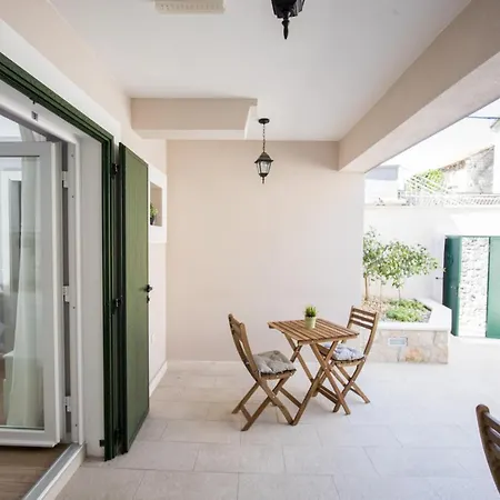 Zlatin Dvor - For 3, Terrace, Center, At 5-min, Bike Friendly Apartment Trogir