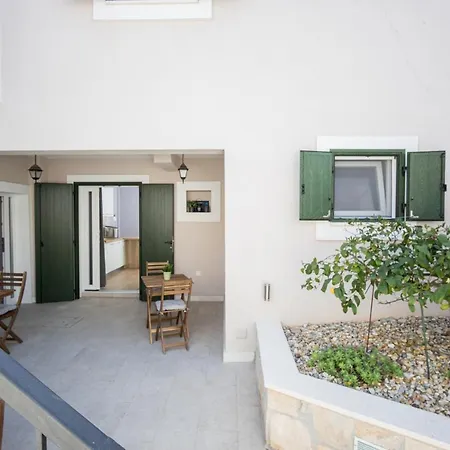 Apartment Zlatin Dvor - For 3, Terrace, Center, At 5-min, Bike Friendly