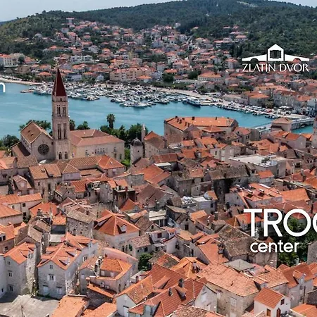 Apartment Zlatin Dvor - For 3, Terrace, Center, At 5-min, Bike Friendly *