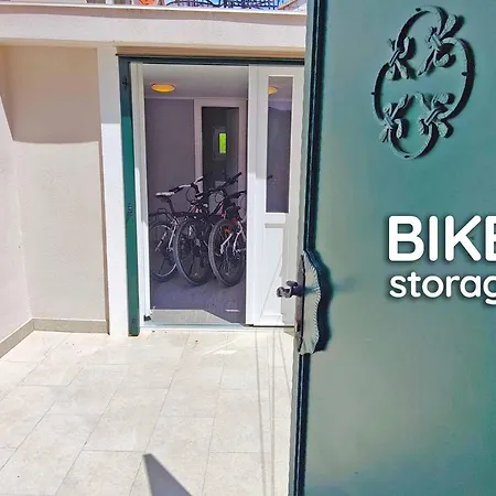 Zlatin Dvor - For 3, Terrace, Center, At 5-min, Bike Friendly Apartman *