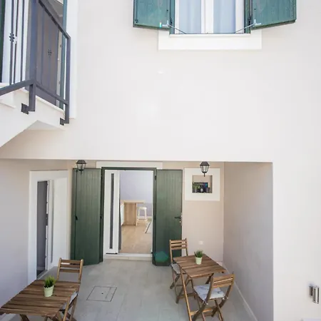 Zlatin Dvor - For 3, Terrace, Center, At 5-min, Bike Friendly Apartman Trogir