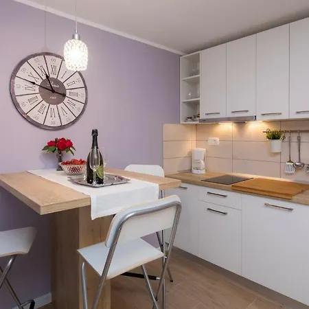 Διαμέρισμα Zlatin Dvor - For 3, Terrace, Center, At 5-min, Bike Friendly *