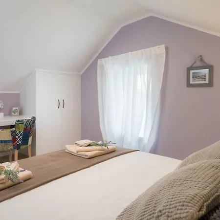 Zlatin Dvor - For 3, Terrace, Center, At 5-min, Bike Friendly Apartman