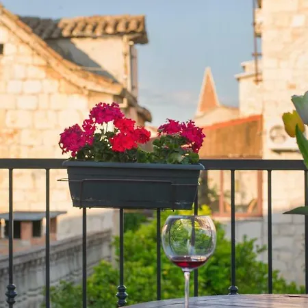 Zlatin Dvor - For 3, Terrace, Center, At 5-min, Bike Friendly Apartment