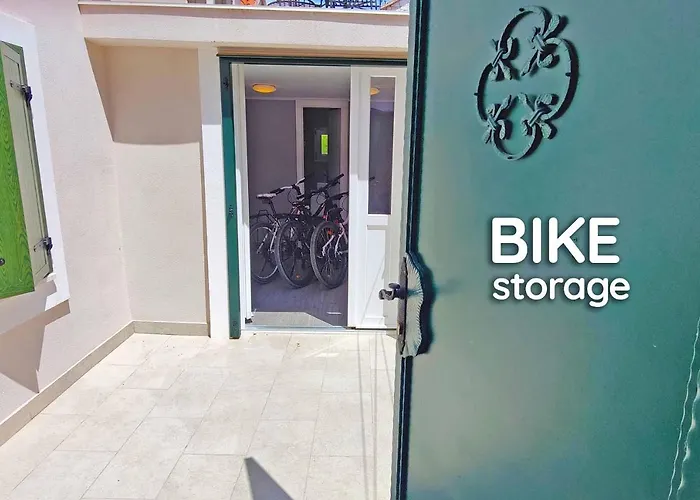 Zlatin Dvor - For 3, Terrace, Center, At 5-min, Bike Friendly Apartment *