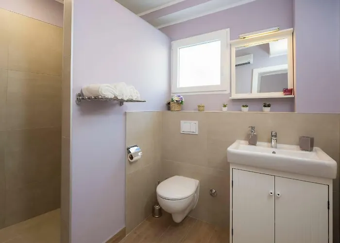 Apartment Zlatin Dvor - For 3, Terrace, Center, At 5-min, Bike Friendly *