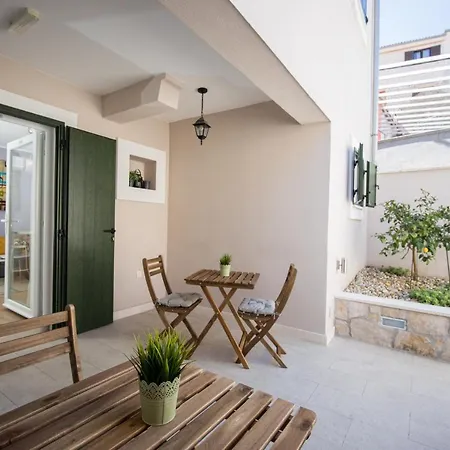 Zlatin Dvor - For 3, Terrace, Center, At 5-min, Bike Friendly *