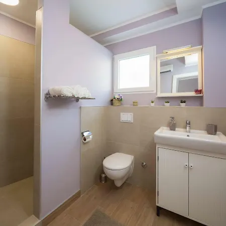 Διαμέρισμα Zlatin Dvor - For 3, Terrace, Center, At 5-min, Bike Friendly *