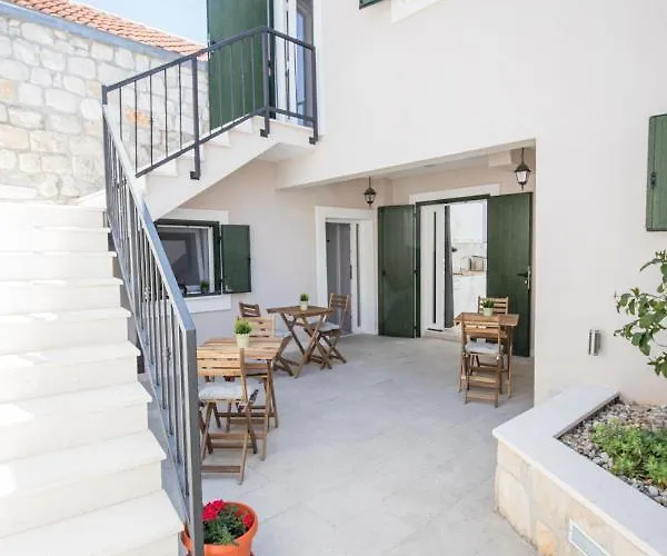 Zlatin Dvor - For 3, Terrace, Center, At 5-min, Bike Friendly Appartement Trogir