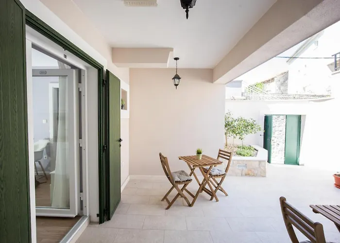 Zlatin Dvor - For 3, Terrace, Center, At 5-min, Bike Friendly Appartement Trogir