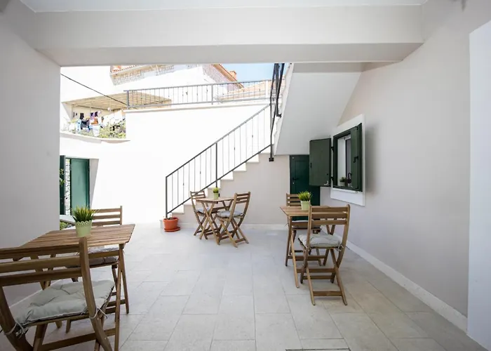 Zlatin Dvor - For 3, Terrace, Center, At 5-min, Bike Friendly Appartement *