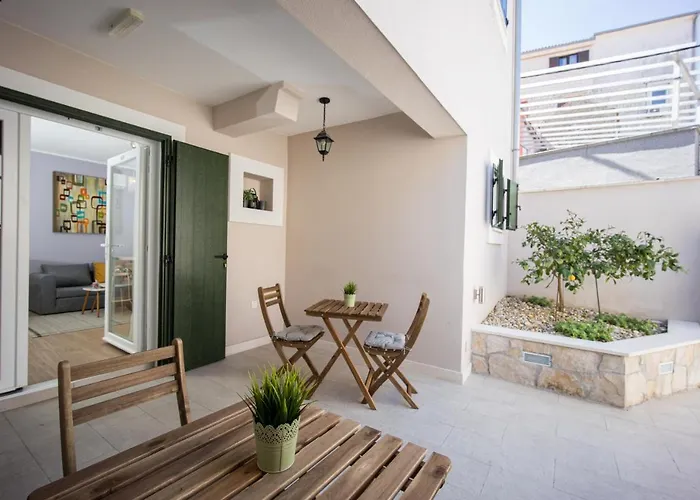 Zlatin Dvor - For 3, Terrace, Center, At 5-min, Bike Friendly *