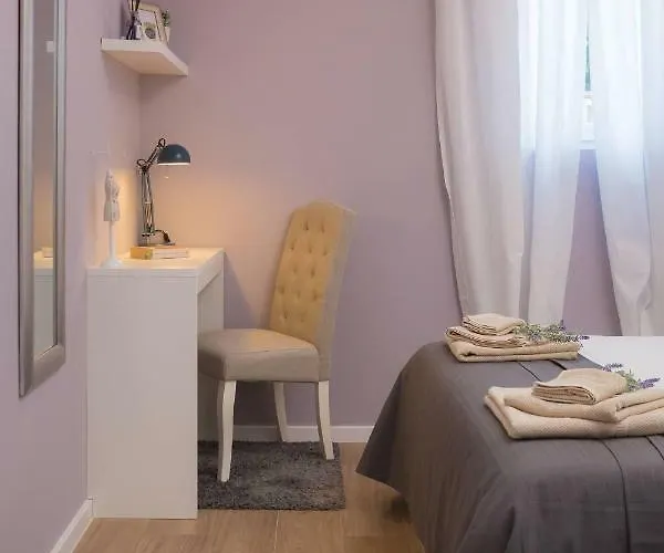 Zlatin Dvor - For 3, Terrace, Center, At 5-min, Bike Friendly Appartement Trogir