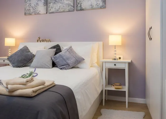 Appartement Zlatin Dvor - For 3, Terrace, Center, At 5-min, Bike Friendly Trogir