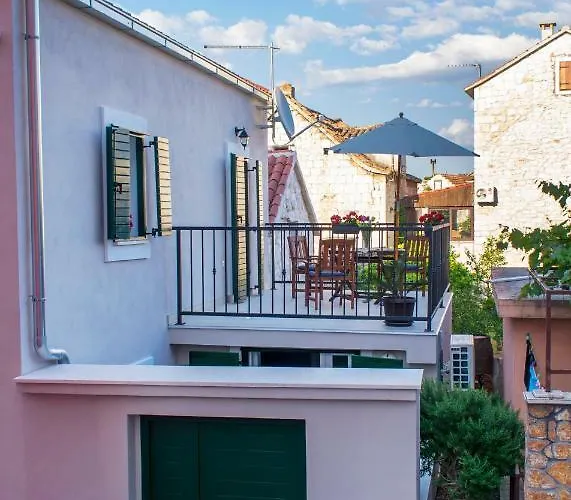 Appartement Zlatin Dvor - For 3, Terrace, Center, At 5-min, Bike Friendly Trogir