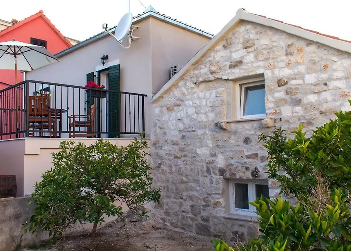 Zlatin Dvor - For 3, Terrace, Center, At 5-min, Bike Friendly Appartement